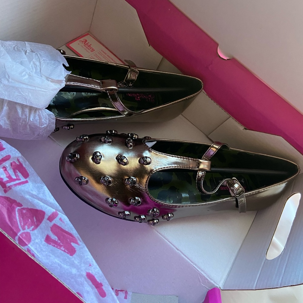 Abbey Dawn Skull Studded Flats